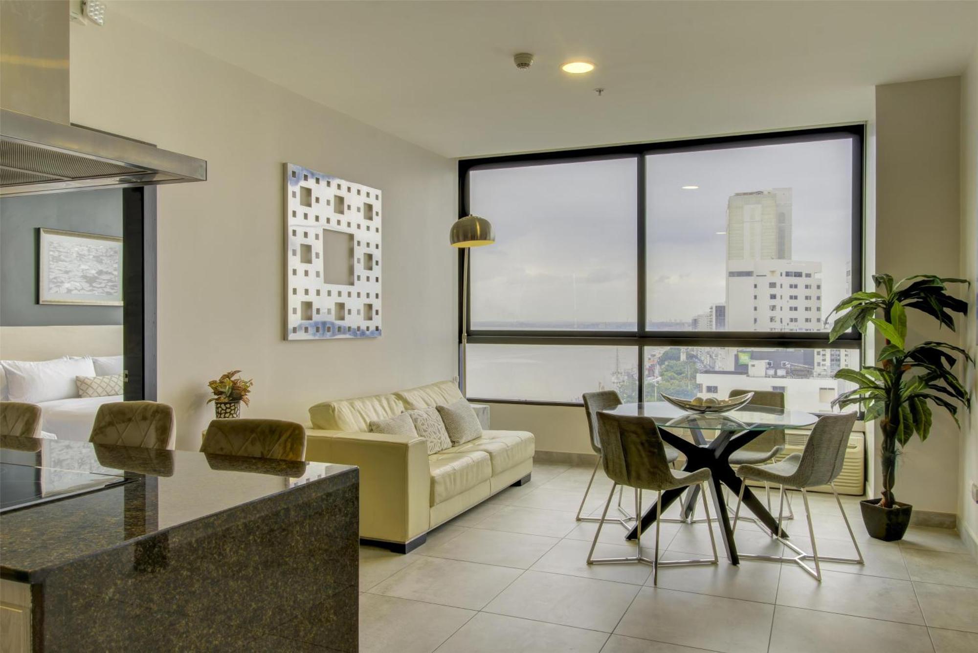 Doubletree By Hilton Guayaquil Hotel Exterior photo